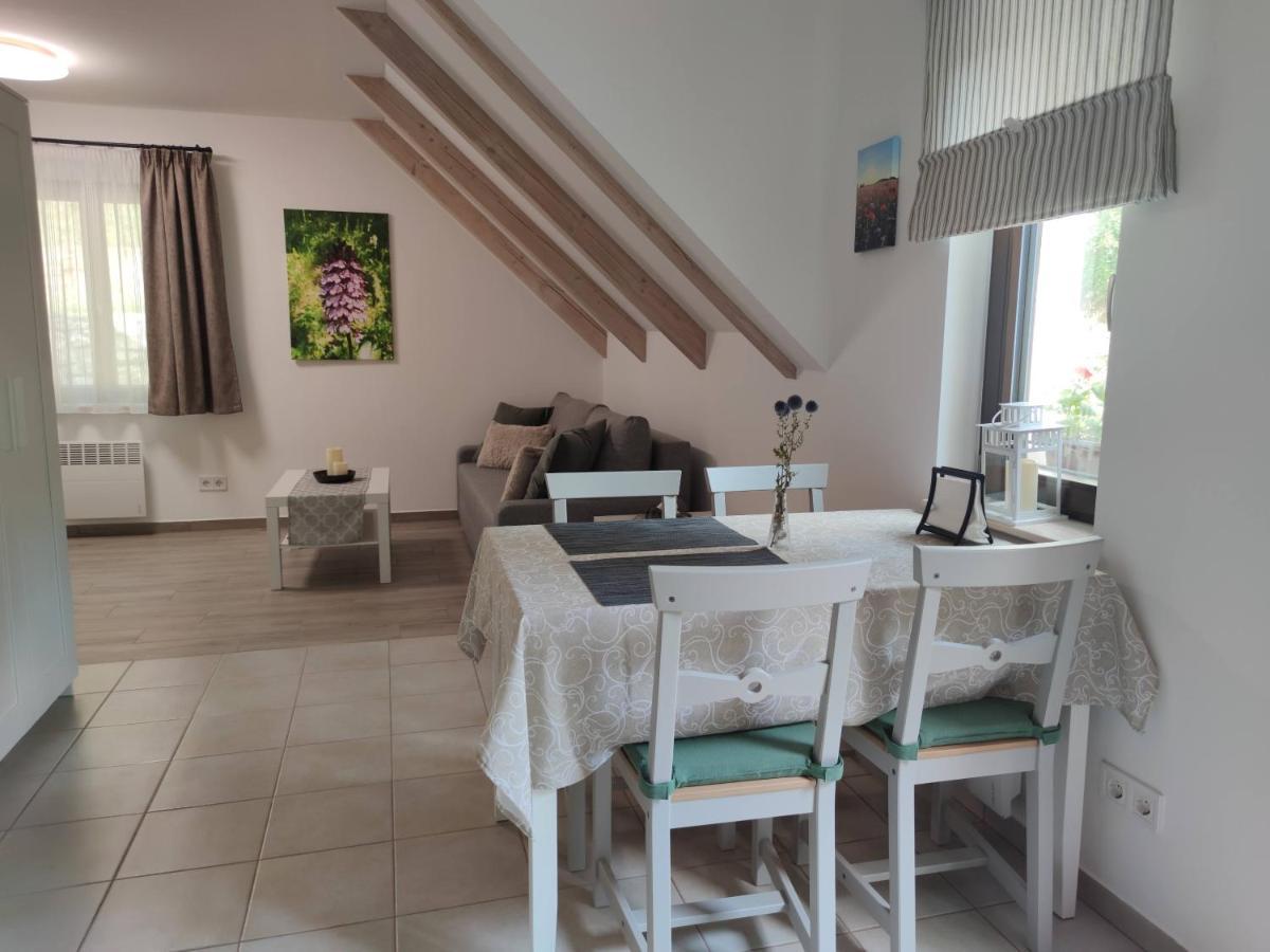 Apartmán Kosbor Vendeghaz Monoszlo Exteriér fotografie