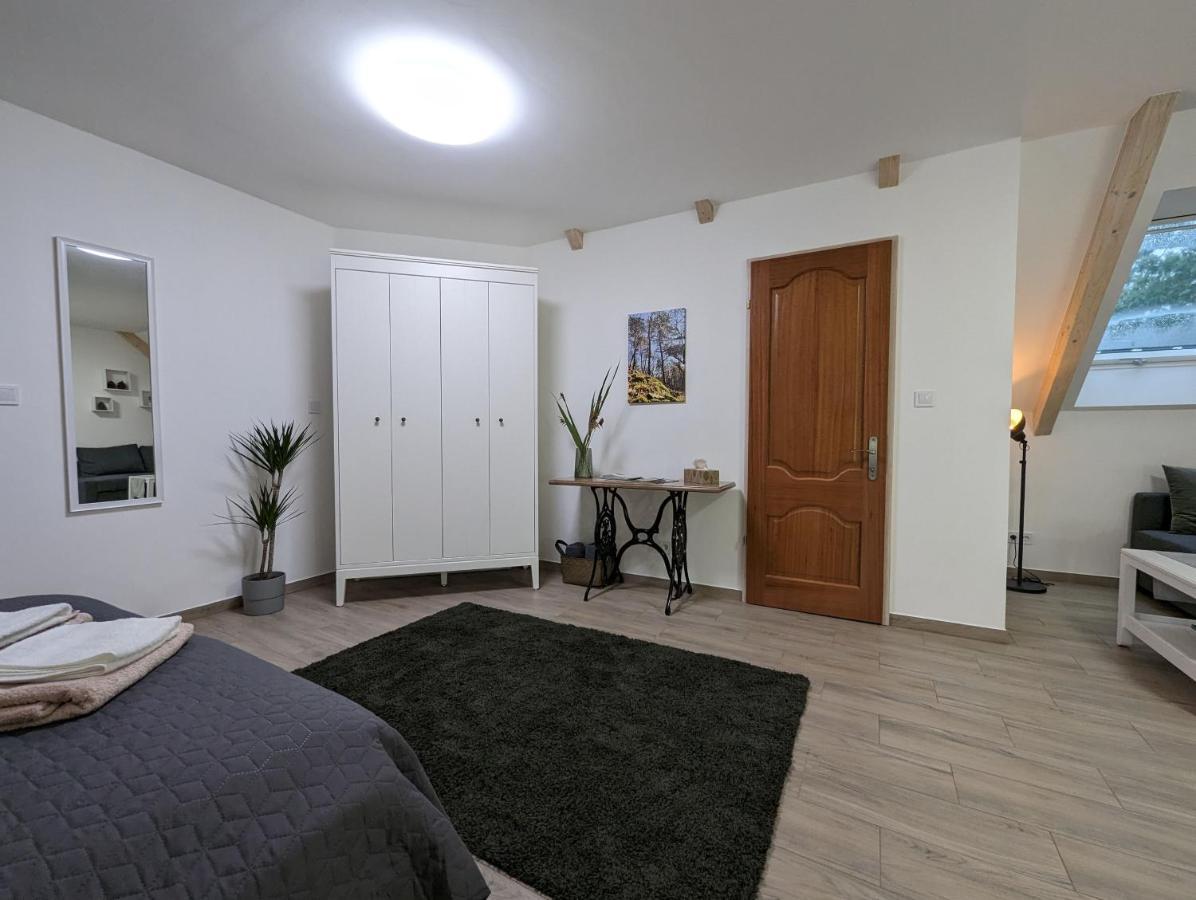 Apartmán Kosbor Vendeghaz Monoszlo Exteriér fotografie