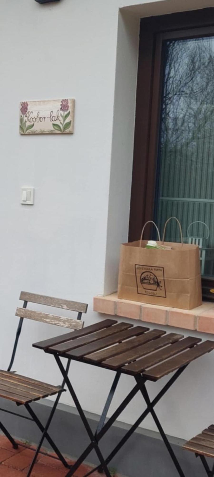 Apartmán Kosbor Vendeghaz Monoszlo Exteriér fotografie